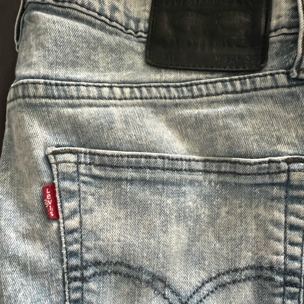 Levi’s straight leg - waist 32” length 30”